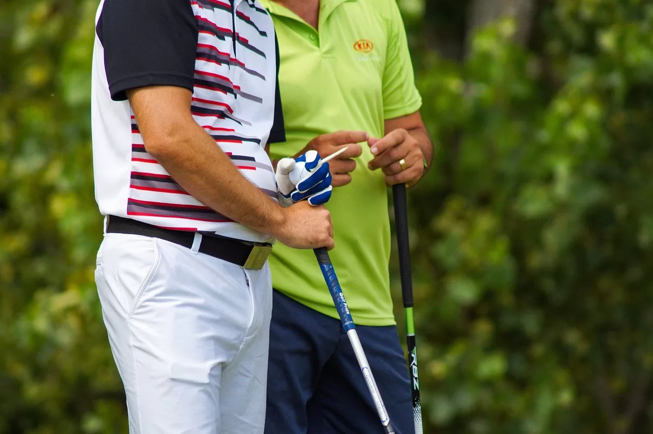 Abbigliamento da golf, le migliori marche: comfort, stile e performance