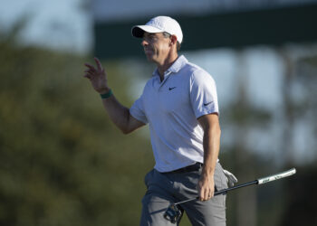 McIlroy vede il bis: sei birdie in otto buche e leadership consolidata ad Augusta